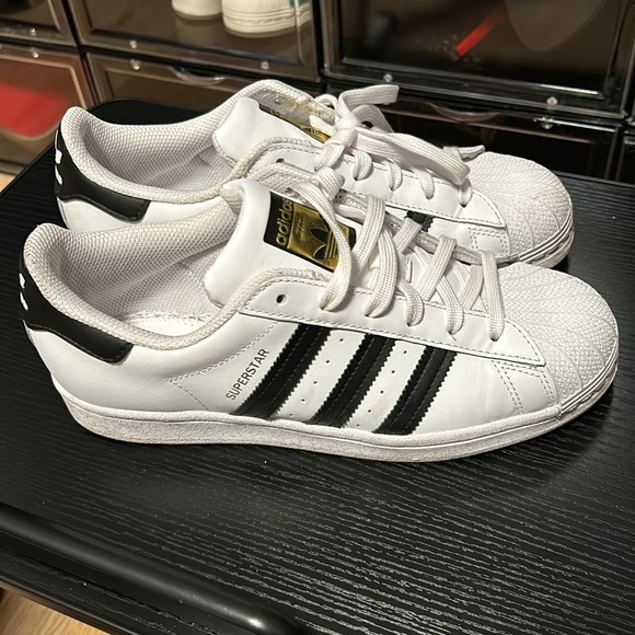 Adidas superstar US7.5 - Picture 3 of 5